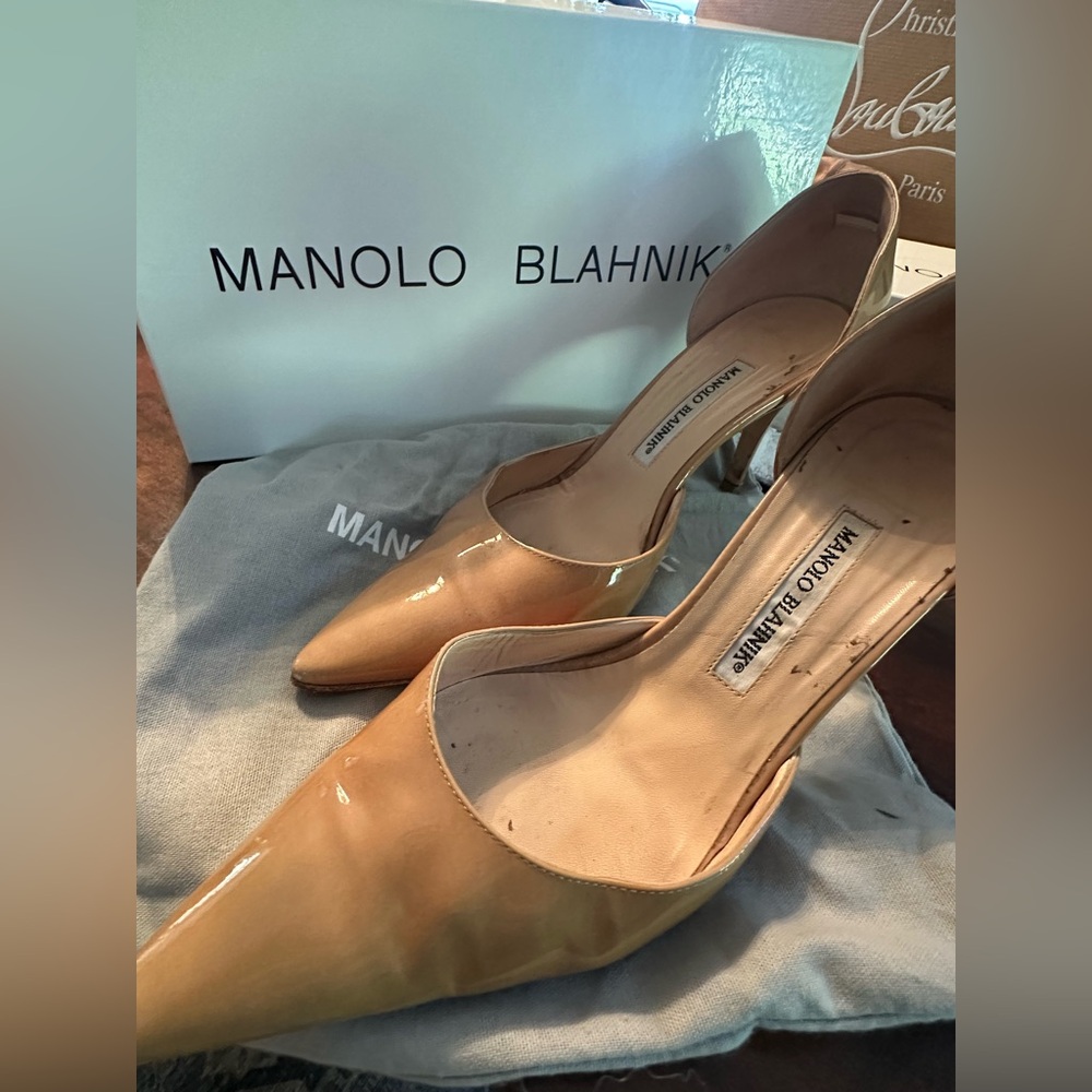 Manolo Blahnik Nude Patent Leather Heels